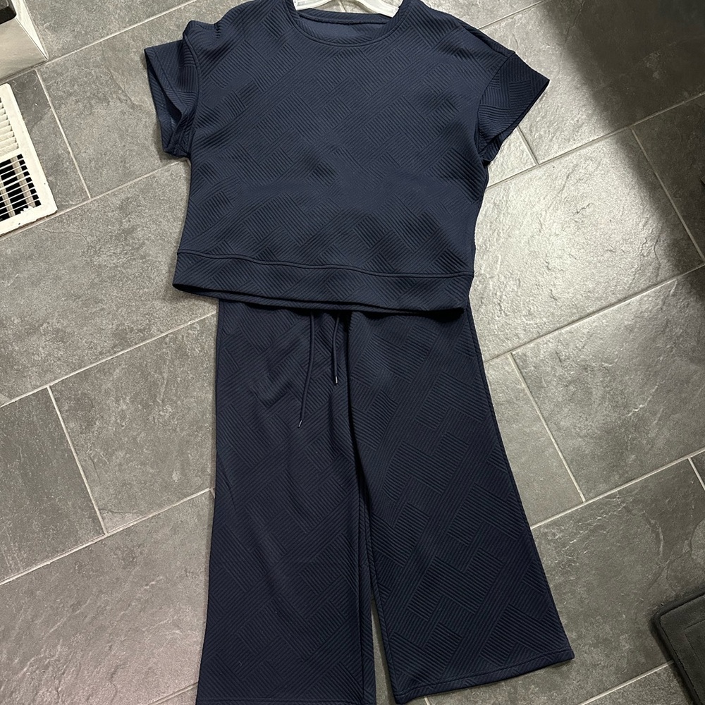 Two piece set - Picture 2 of 4